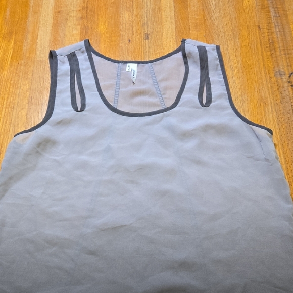 Studio Y Women Medium Gray Ombre Cut Out Round Neck Sleeveless Sheer Tank Top - Picture 3 of 6